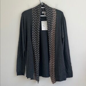 NEW Carolyn Taylor Gray and Tan Chevron Cardigan